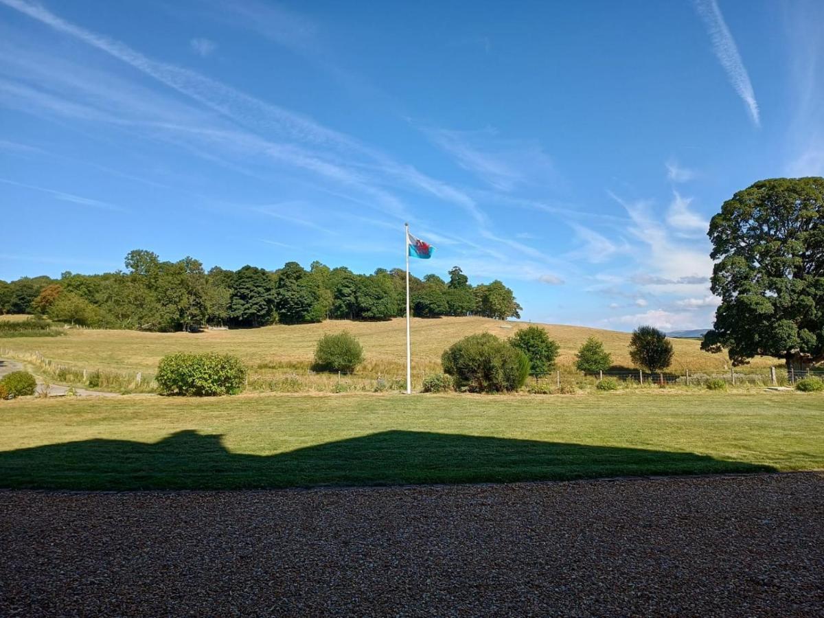 The Stables At Eriviat Hall Henllan  ภายนอก รูปภาพ
