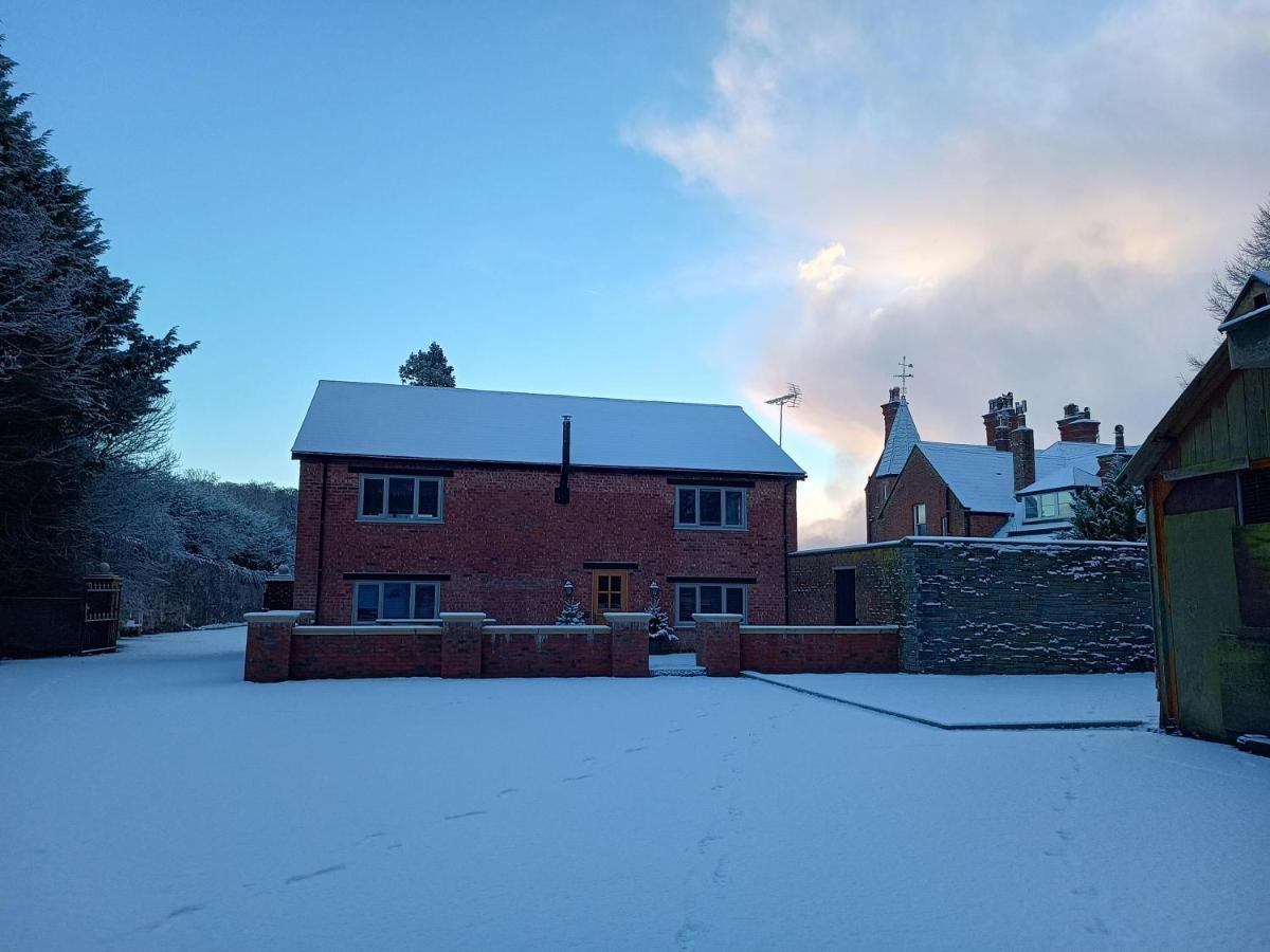 The Stables At Eriviat Hall Henllan  ภายนอก รูปภาพ
