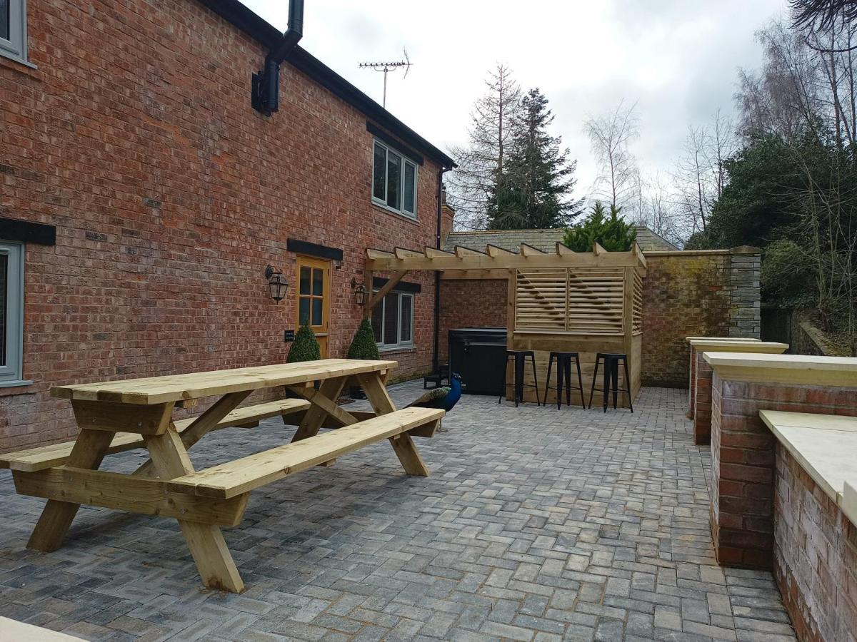 The Stables At Eriviat Hall Henllan  ภายนอก รูปภาพ