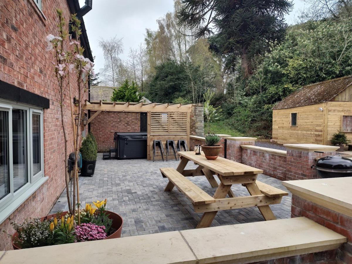 The Stables At Eriviat Hall Henllan  ภายนอก รูปภาพ